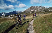 27 C'è chi lo percorre in MTB